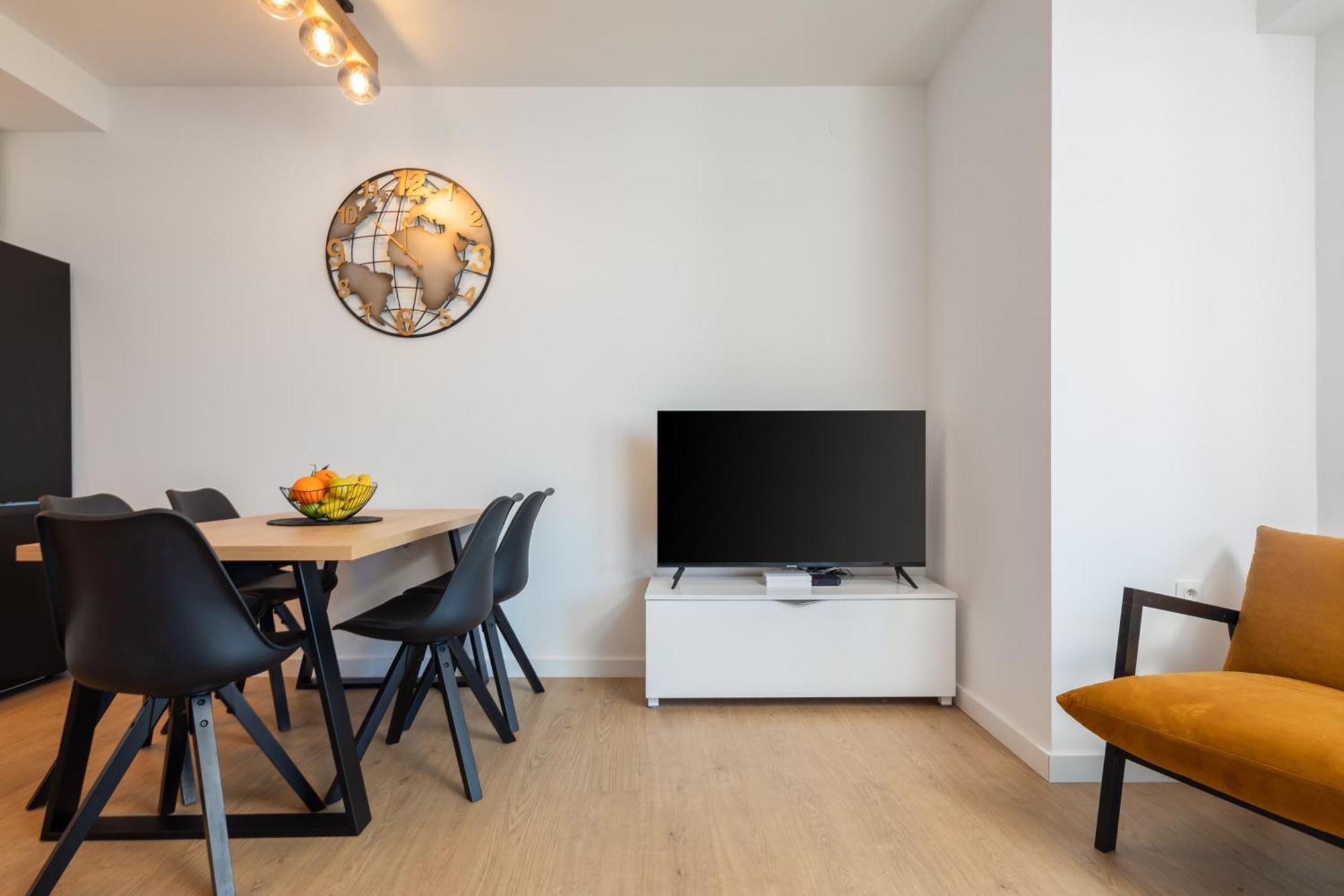 East Side Apartment Omis Bagian luar foto