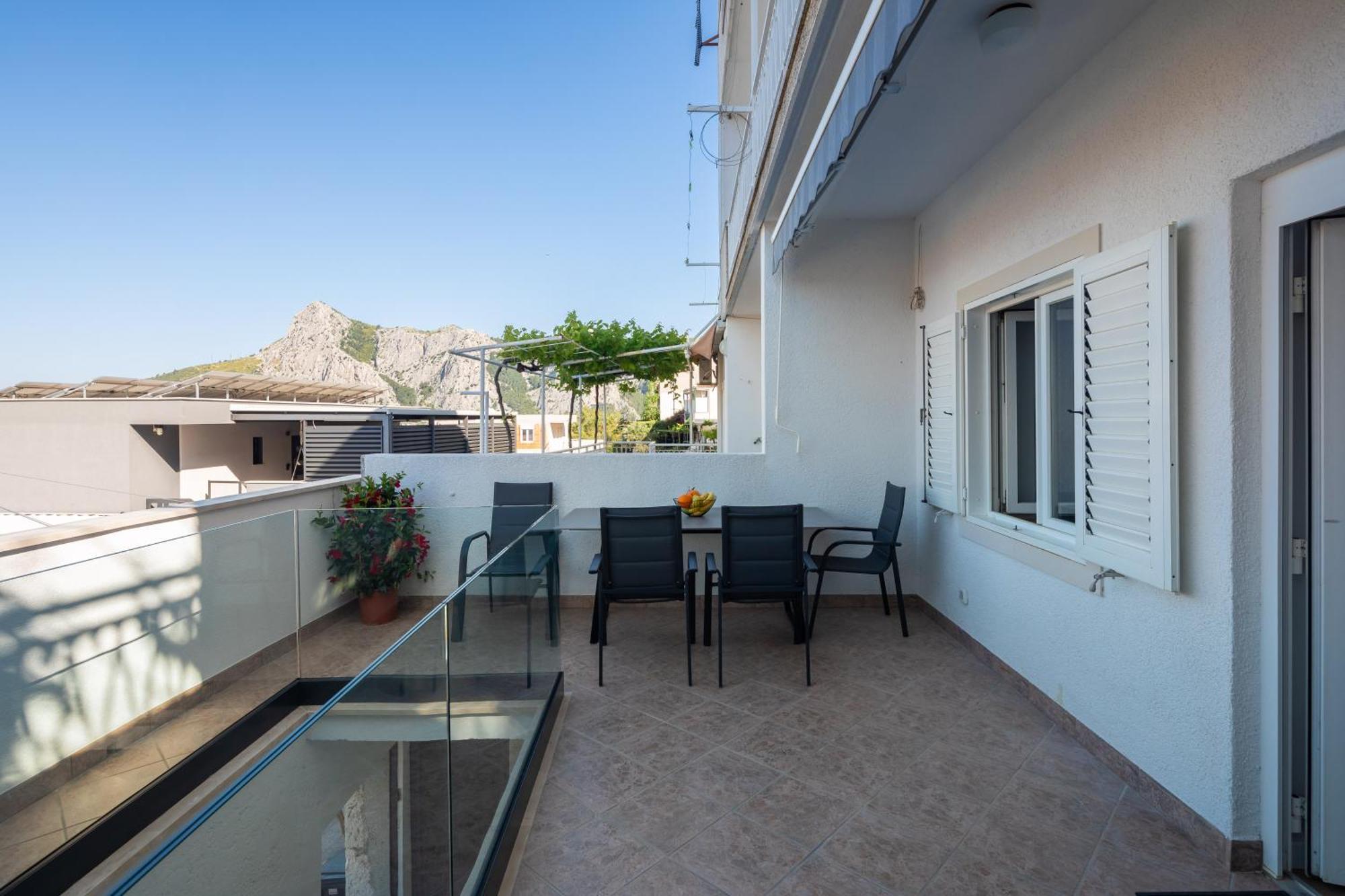 East Side Apartment Omis Bagian luar foto
